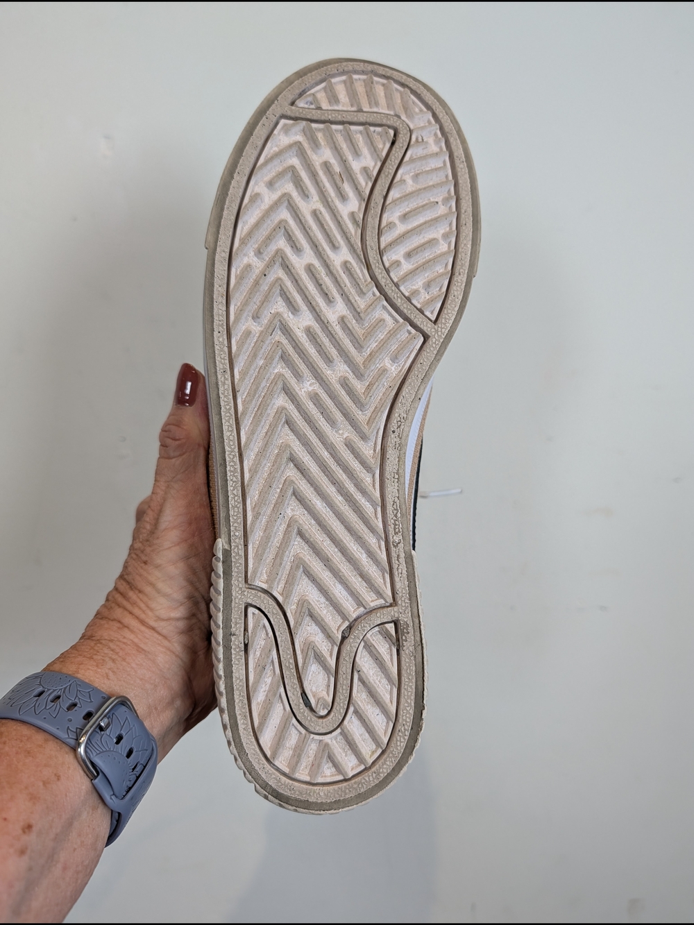 Nike White Sneakers with Black Swoosh, Size 8.5 - Picture 7 of 9